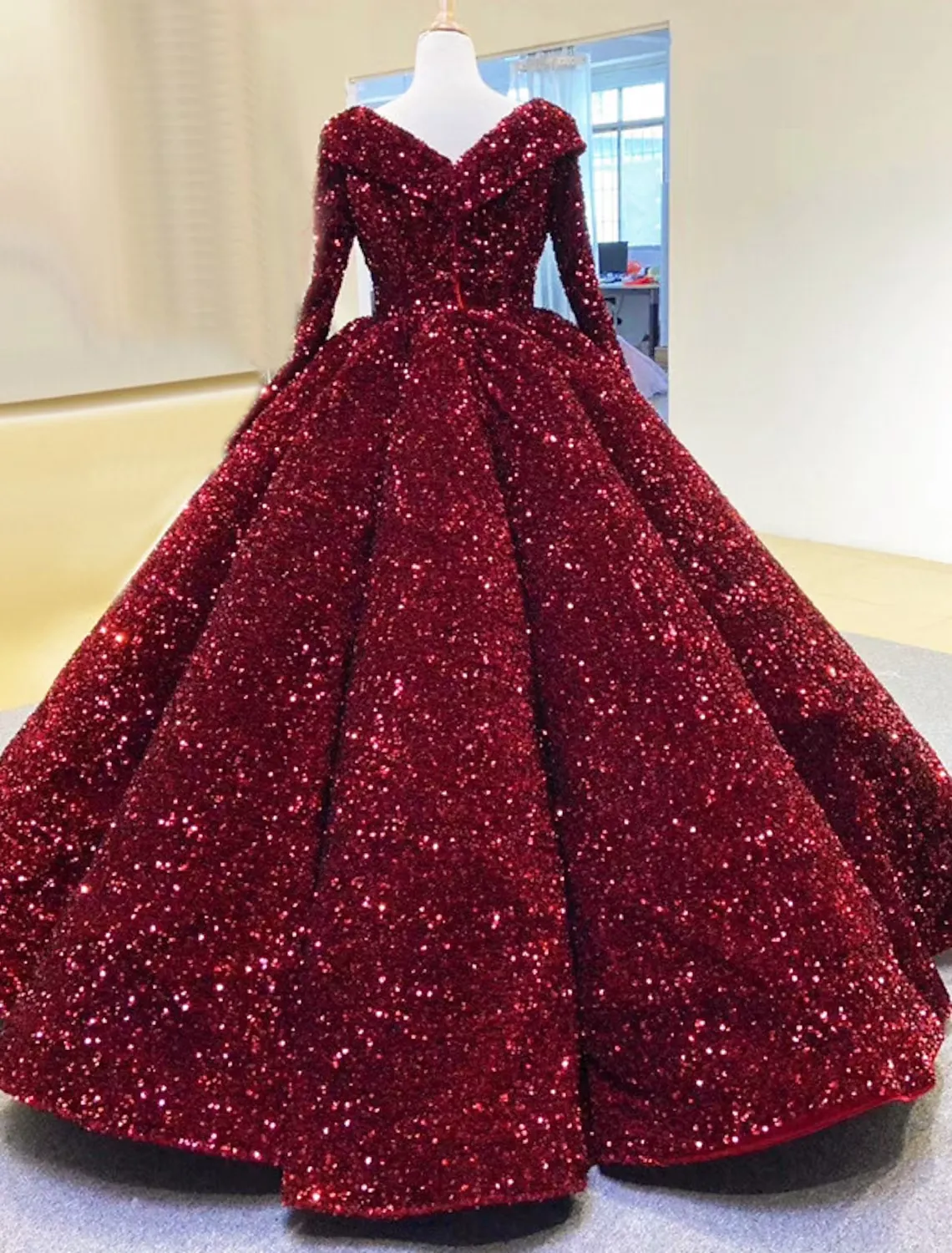 Ball Gown Prom Dresses Luxurious Dress Quinceanera Floor Length Long Sleeve V Neck Sequined with Pleats Sequin