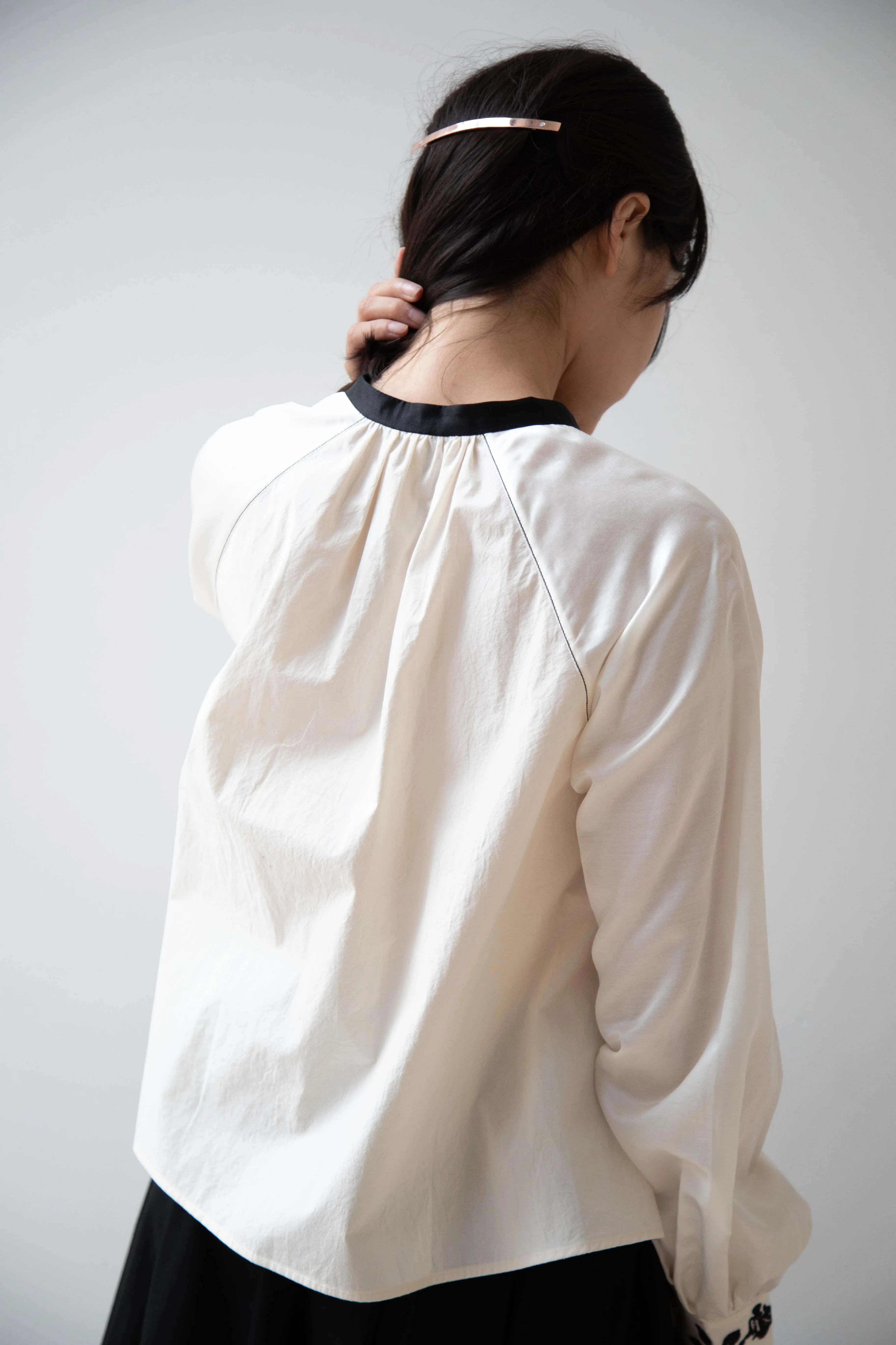 Renli Su | Embroidered Blouse in Rice White